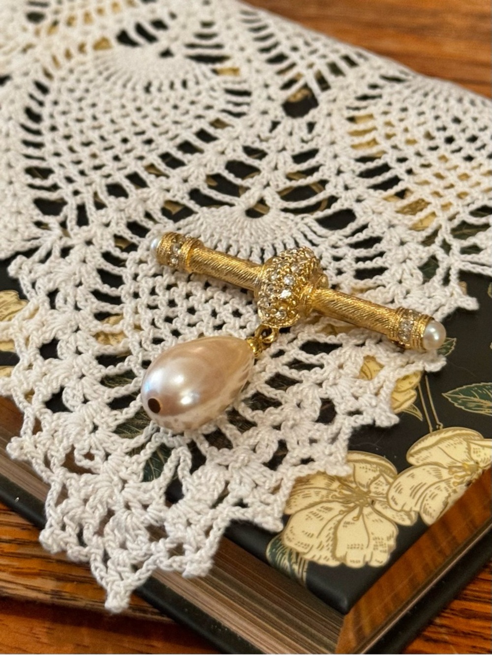 Gold-Tone Pearl Drop Brooch - Elegant Women’s Accessory